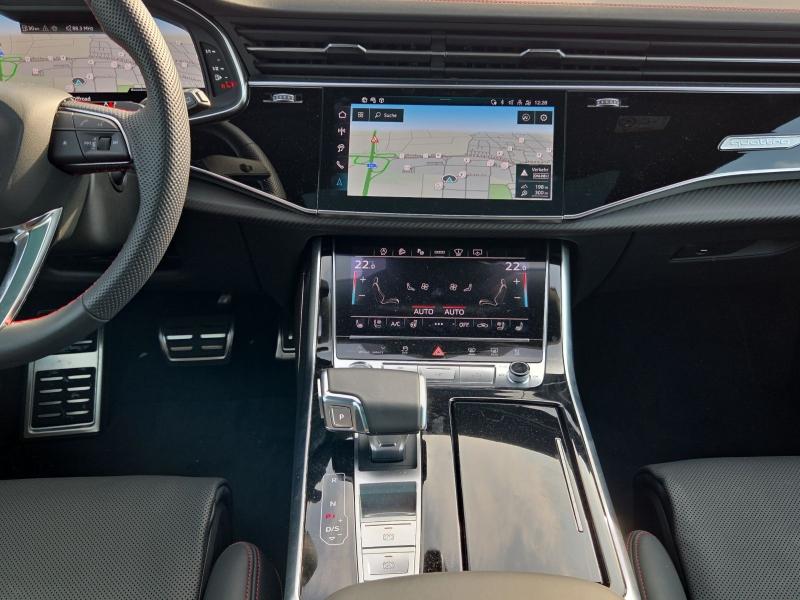 Audi Q8 S line – image 7 of 21