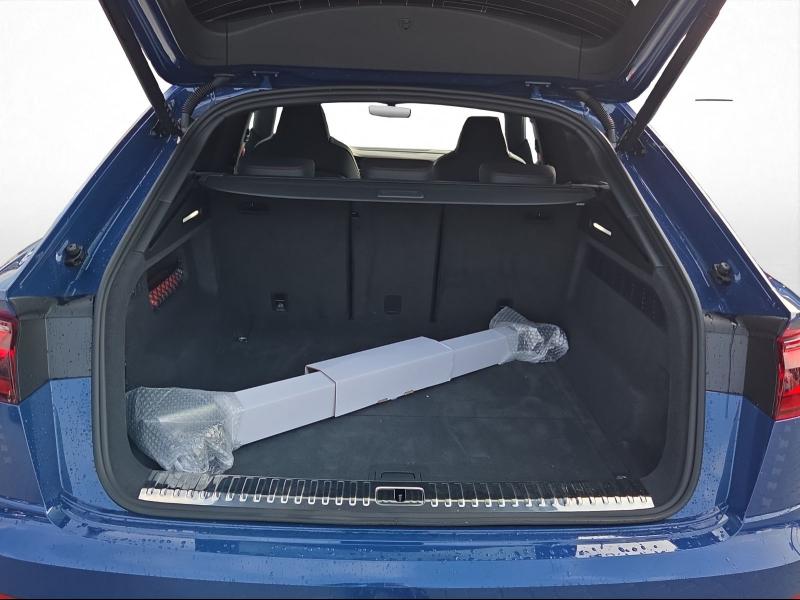 Audi Q8 S line – image 11 of 21