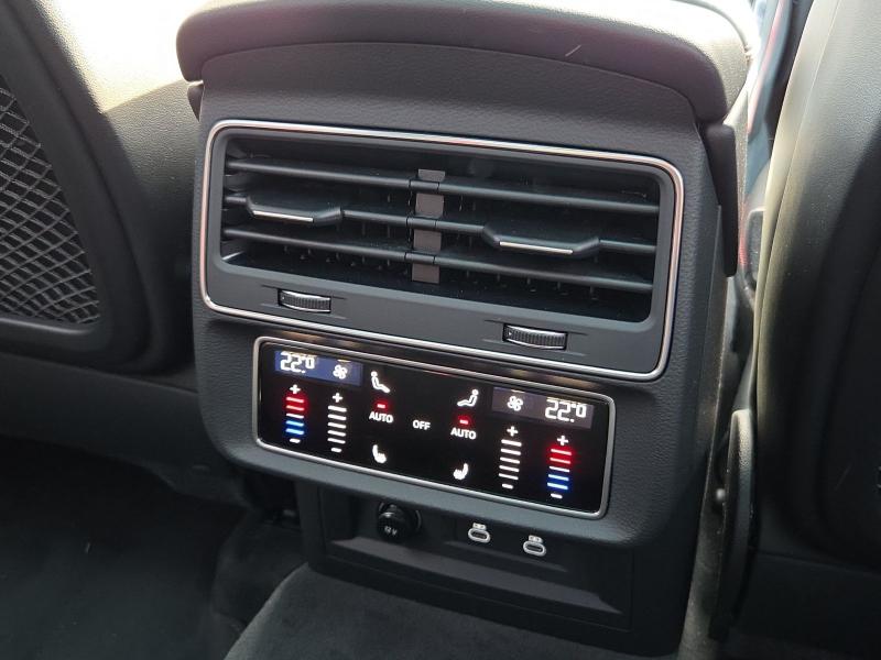 Audi Q8 S line – image 17 of 21