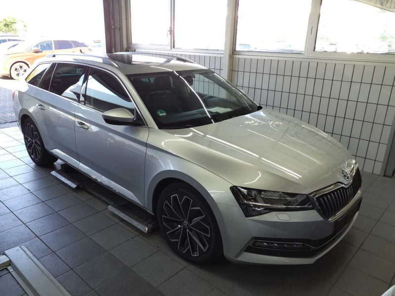 Škoda Superb – image 2 of 8