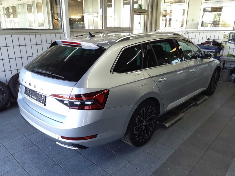 Škoda Superb – image 3 of 8