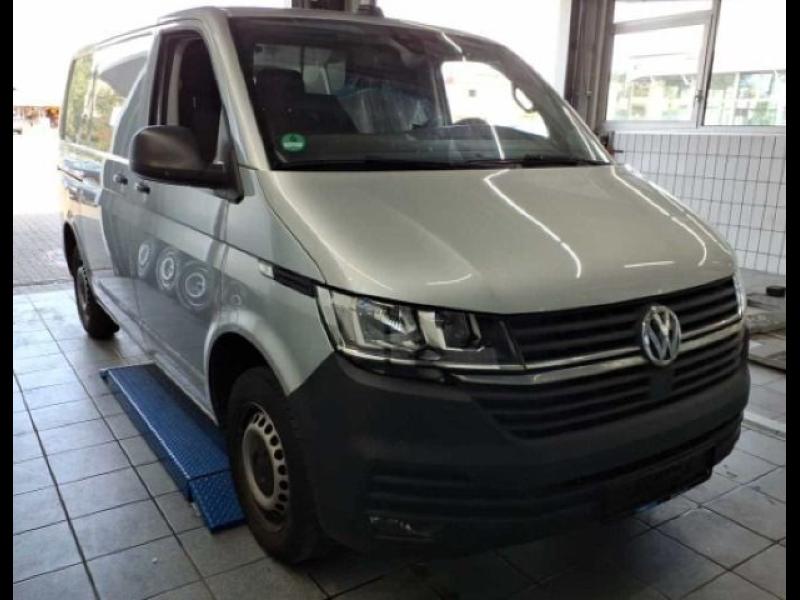 Volkswagen T6.1 Transporter BlueMotion – image 2 of 7
