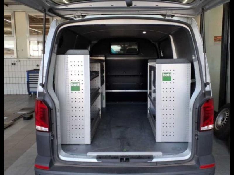 Volkswagen T6.1 Transporter BlueMotion – image 6 of 7
