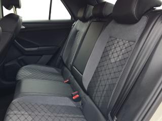 Volkswagen T-Roc R-Line – image 14 of 15