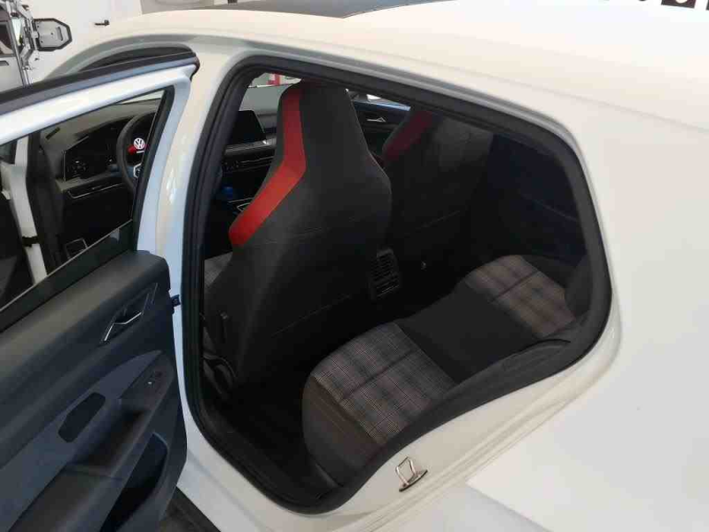 Volkswagen Golf GTI GTI – image 7 of 8