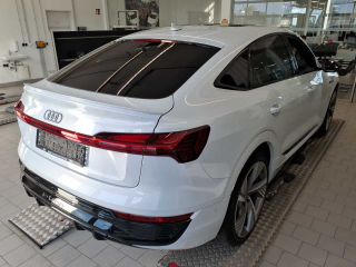 Audi Q8 Sportback e-tron S line – image 3 of 8