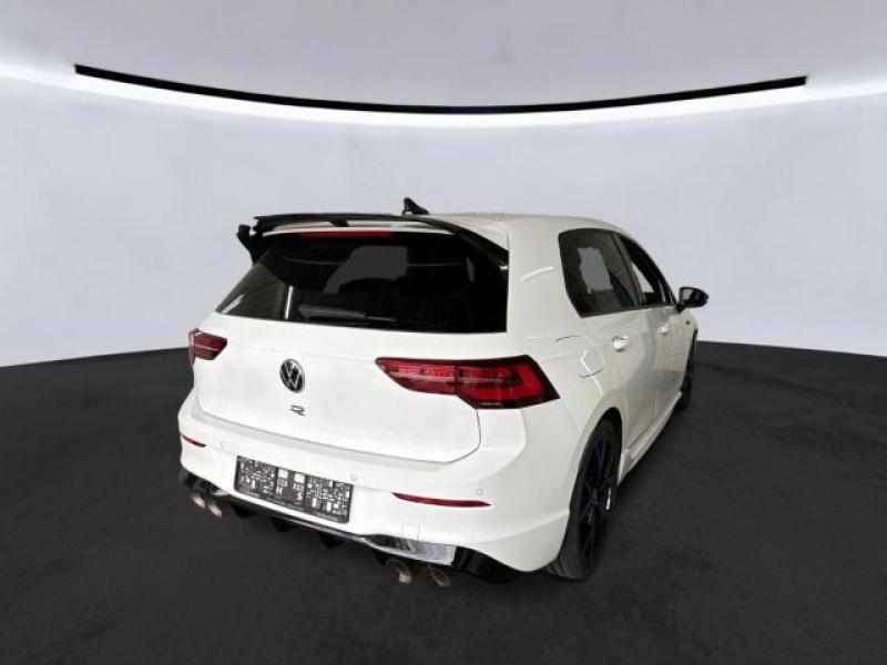Volkswagen Golf R – image 2 of 2